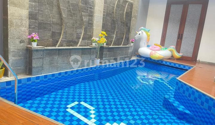 Dijual Rumah Mewah dengan Kolam Renang di Bintaro Sektor 9
