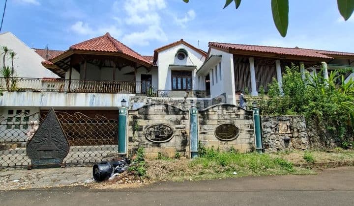 Rumah dengan Halaman yang Luas di Bintaro Pesanggrahan