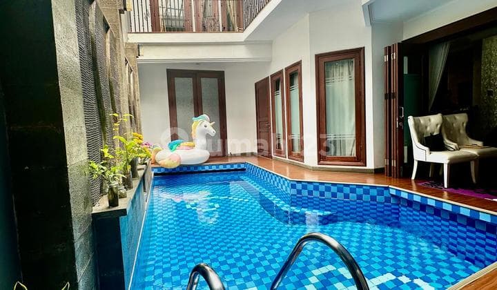 Rumah Mewah dengan Private Swimming Pool di Bintaro Sektor 9