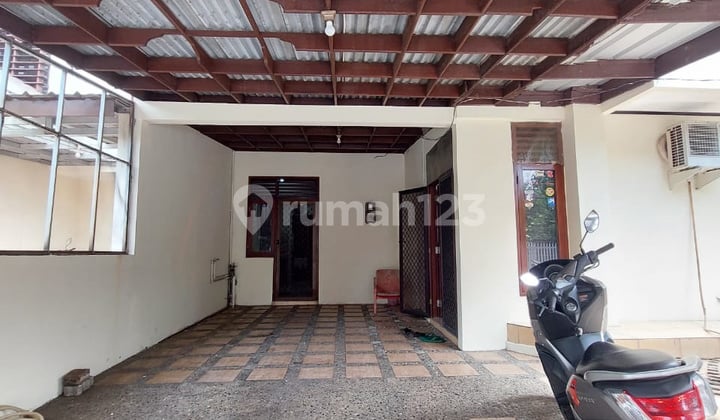 Rumah Hook Lokasi Strategis dengan Bangunan Kokoh @Punai, Bintaro
