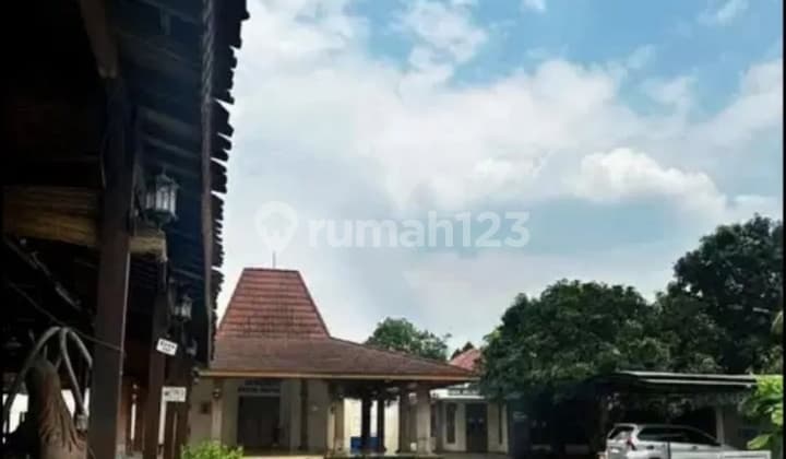 Rumah Atau Ruang Usaha.dengan Parkiran.luas Dekat Bxc Mall