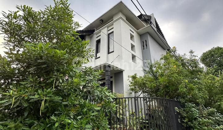 Rumah Hook 2 Lantai Bagus Di Bintaro