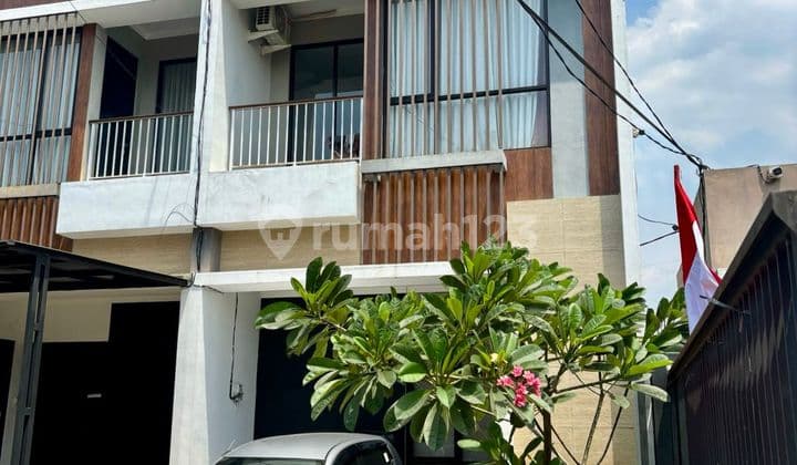 Rumah Hook di Serua Ciputat SHM Dalam Cluster Kt 3 Km 3
