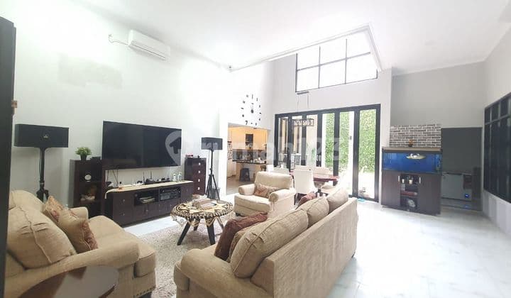 Rumah Bagus Mewah 2 Lantai Fully Furnished Dekat Tol Bxc