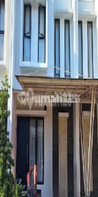 Rumah Cantik 2 Lantai di Ciputat dengan Kt 3 Km 2 SHM Siap Huni.
