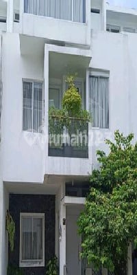Nice 3-Storey House Near Bxc and Station