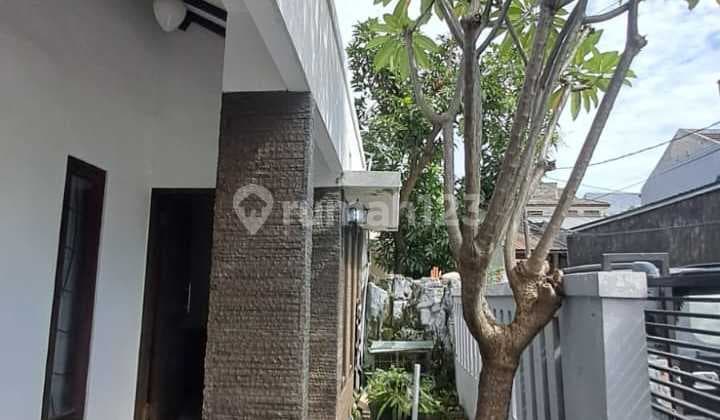 Rumah Cantik 1½ Lantai di Ciputat dengan KT 3 KM 2 Surat SHM