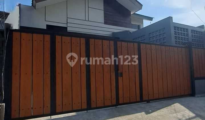 Strategic House on the Border of Bintaro - Ciputat Price 1.5M