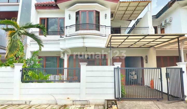 Rumah Klasik, Mewah, Siap Huni Dalam Komplex di Rempoa, Dekat M R T Lebak Bulus