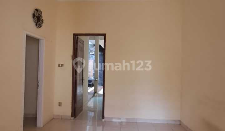 Rumah 2 Lantai Ciputat - 3 KT, Taman Depan Belakang, SHM, Lokasi Strategis, Harga Nego!