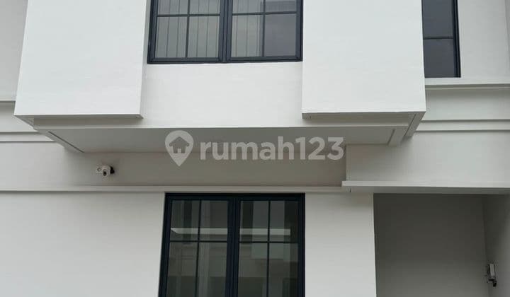 Disewakan Rumah Baru, Rapih, Siap Huni Dalam Cluster di Ciputat, Dekat Stasiun Kereta Api Jurang Mangu