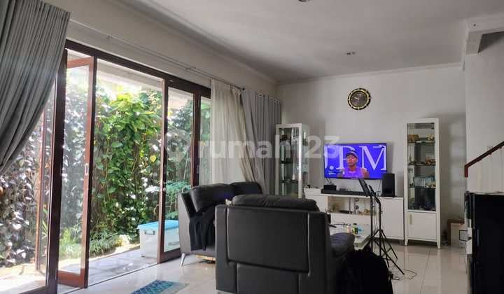 Dijual Rumah di Bintaro Jaya dengan KT 4+1 KM 3+1 Surat SHM