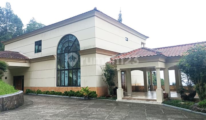 Luxury Serene Villa in Megamendung, 3 Kilometers from Puncak Main Road