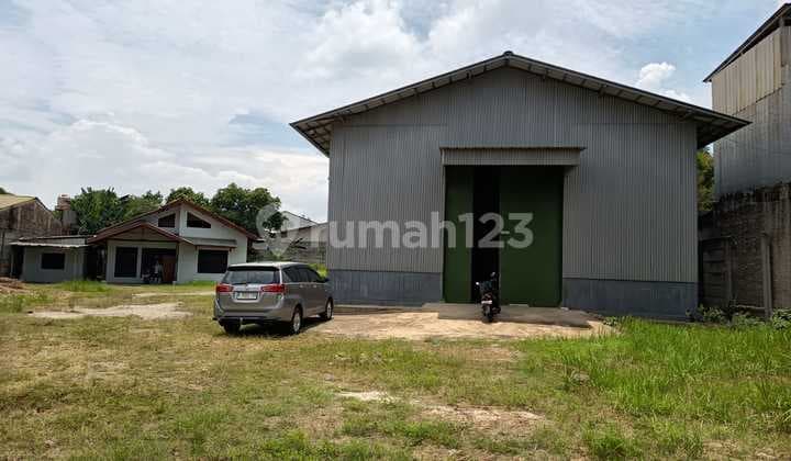 Gudang Workshop Strategis di jalan utama BTR Cimuning Bekasi