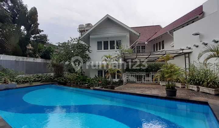 House suitable for living and office in the city center