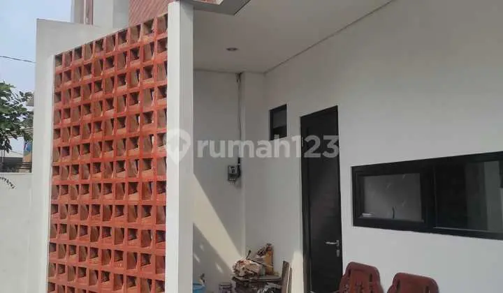 Rumah Strategis Dekat Dengan Tol Cocok Untuk Tinggal dan Kantor