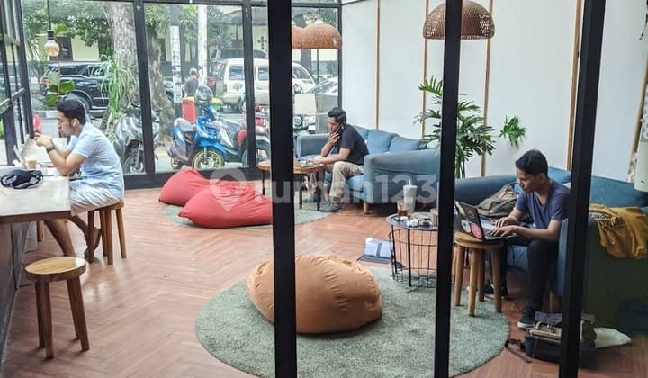 Rumah cocok untuk Usaha Cafe dan Kantor