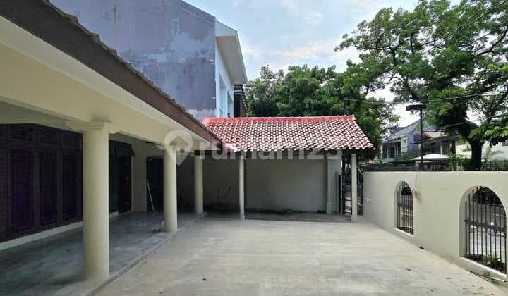 For Rent House Near Blokm Suitable for Office and Living