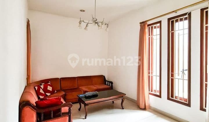 Beli rumah utkbisa hunian investasi bonus usaha kos 8 kamar harga menarik