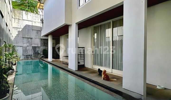 Luxury Ready-to-Occupy Home in Elite Location