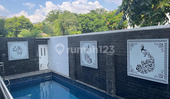 Disewakan: Rumah Modern Pondok Indah | Bangunan Baru | 4 KT Ensuite | Parkir 4 Mobil"