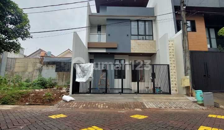 For Sale House Location Taman Villa Meruya, Strategic, 24-hour Security, Sport Club, Access to Puri Toll Road - Airport - Merak - Cikampek. Puri Indah Hospital and Schools.