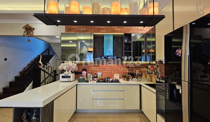 DIJUAL RUMAH CANTIK FULL FURNISH at ALAM SUTERA Tangerang.