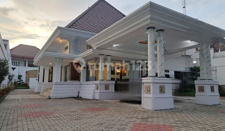 Luxury House in Darmo, Central Surabaya City, Near Kartini, Imam Bonjol, Dr Soetomo, Mh Thamrin, Bengawan, Kutai, Diponegoro, Basuki Rahmat, Panglima Sudirman