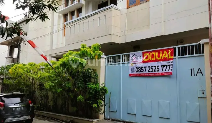 Rumah Strategis Lokasi Manhan Kota Solo SHM