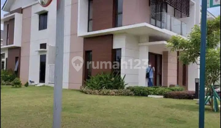Rumah Posisi Hoek Masih Kondisi Baru Belum Ditempati di Summarecon Bekasi