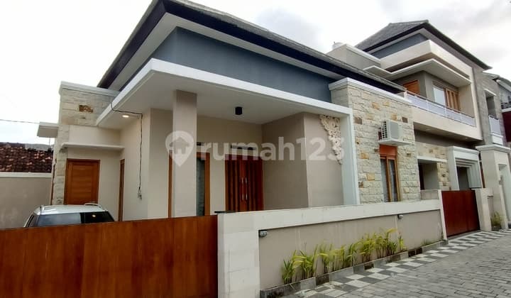 Rumah Minimalis Modern dengan Sentuhan Etnik Bali di Bypass Ngurah Rai, Denpasar Timur