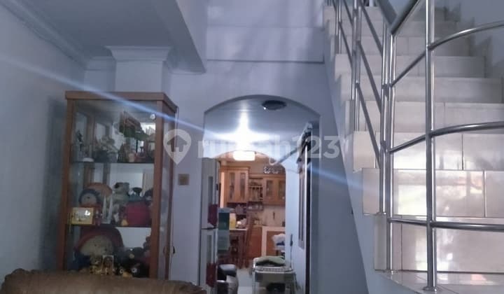 Rumah Asri dan Nyaman di Duren Sawit, Jakarta Timur