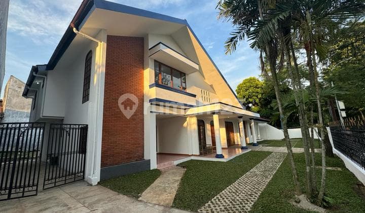 Rumah Exclusif SHM Sangat Luas Dijual di Daerah Pahlawan Bandung