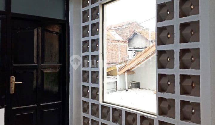 For sale: A fully furnished kos unit with an apartment-like feel, fully operational in Antapani Cicadas, Bandung.