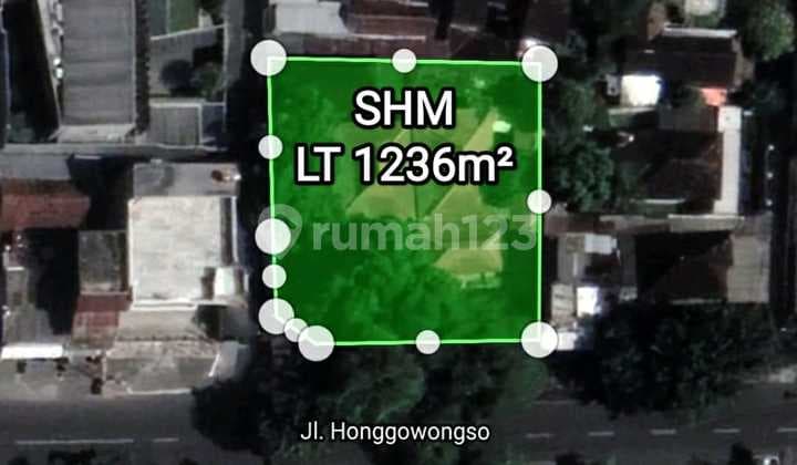 Tanah dan Bangunan Tengah Kota Solo