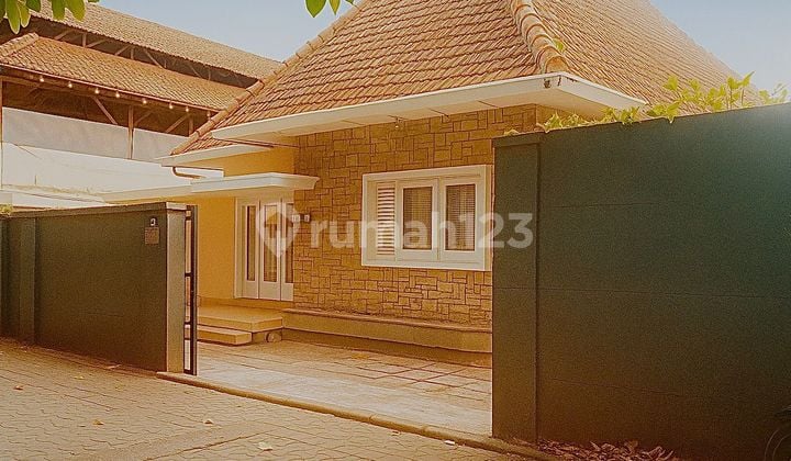 Rumah Kuno Terawat Di Tengah Kota Solo