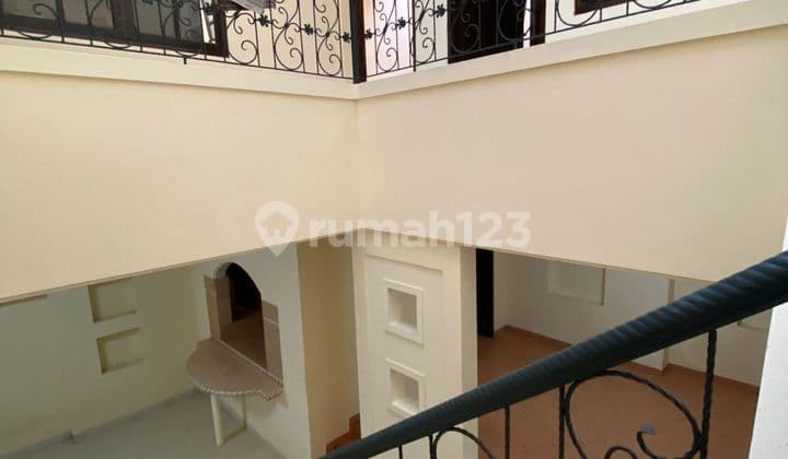 Jual Cepat Rumah Luas di Setraduta Cemara