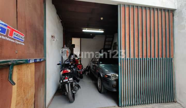Translation: "Aesthetic House for Sale in Gunung Batu"
