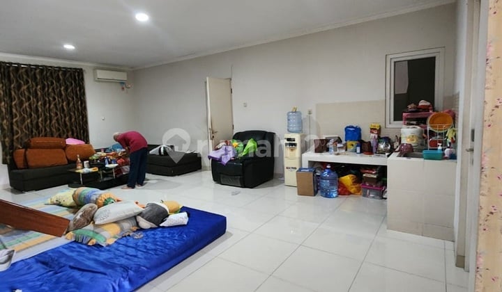 Neat, inexpensive, ready-to-occupy house, good condition, 220 sqm land, 189 sqm building, in Kota Wisata, negotiable.