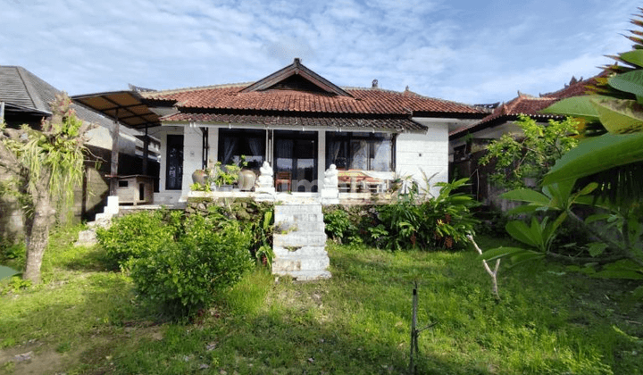 Bambang Kutuh Badung Tall House