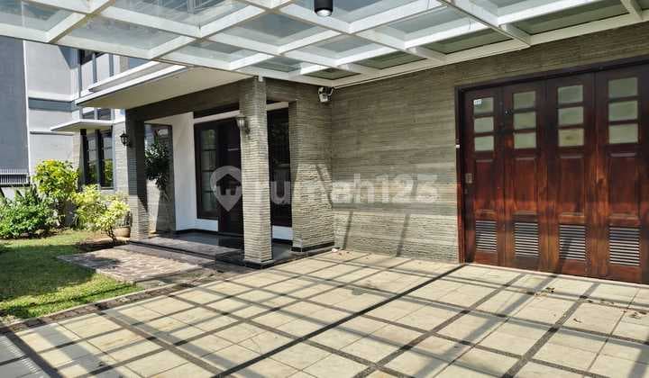 Rumah 2 Lantai Yg Sangat Asri Nyaman, Cantik ,Indah Dan Elegant di Batununggal Bandung