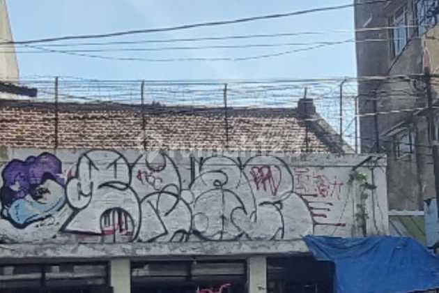 Strategic Land and Building on Bustling Main Road, Veteran Street, Bandung