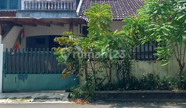 Rumah Sektor 1 Bintaro Dki, Depan Taman Asri dan Nyaman...