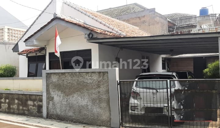 Corner lot house in Pondok Juramanggu Indah, adjacent to sector 5 Bintaro.