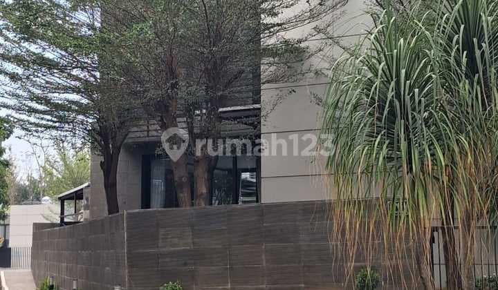 Rumah Bagus Di Graha Family 3lantai Ada Pool
