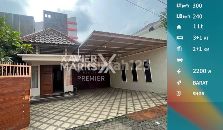 Rumah Jalan Raya Borobudur Kota Malang Carport Super Luas