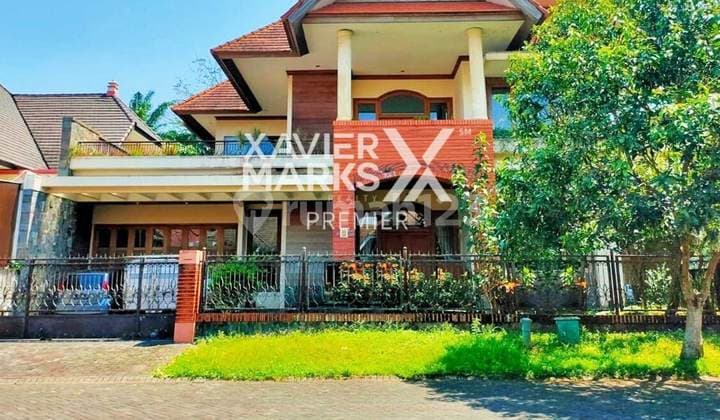 Rumah Mewah 2 Lantai di Villa Taman Golf Araya Malang