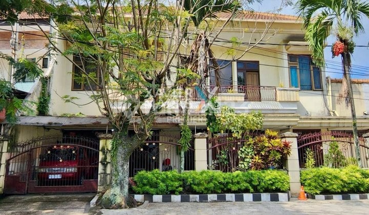 Rumah Klasik 2 Lantai di Pulau pulau Lokasi Tengah Kota Malang