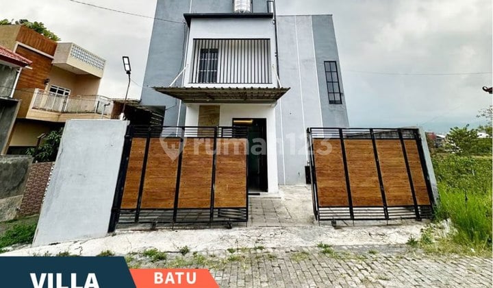 Dijual Murah Villa Furnish dengan Kolam Renang View Gunung di Batu