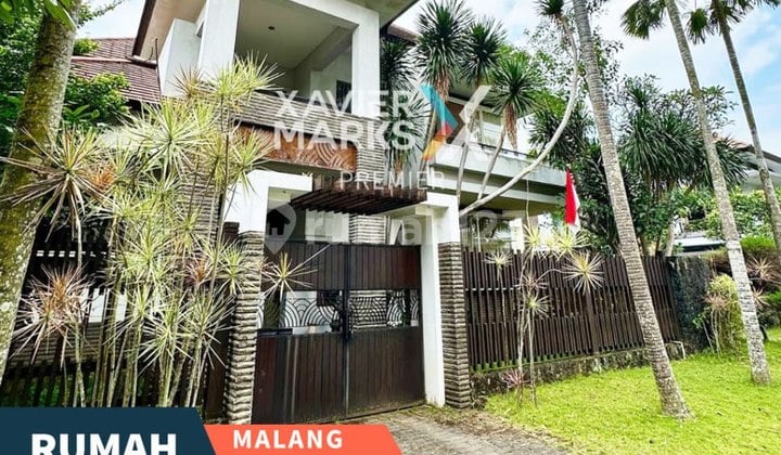 Rare Hook House Property on Boulevard Nieuw Indie, Araya Malang